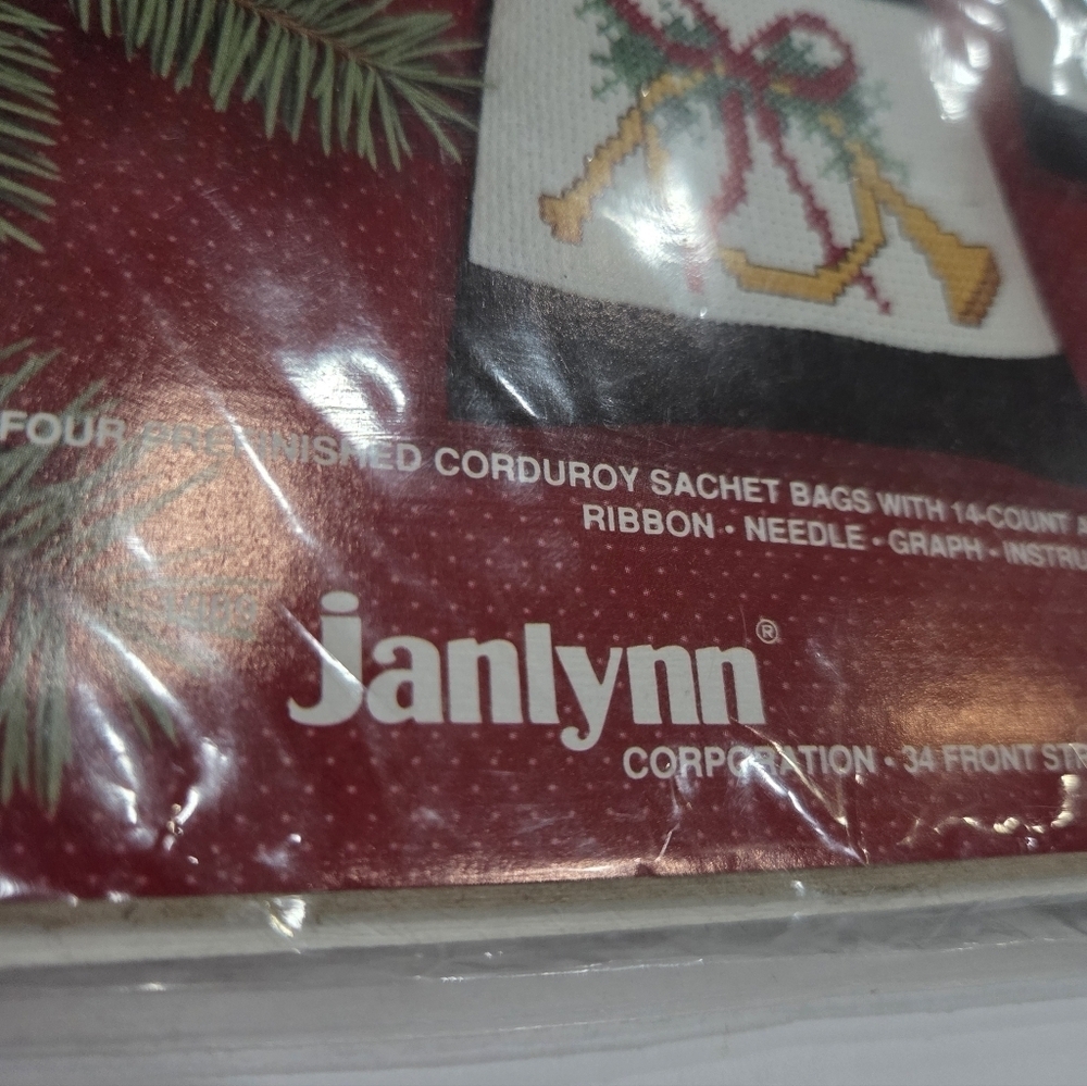 Janlynn Holiday Sachet Bags - Festive Red and Green - Picture 5 of 8